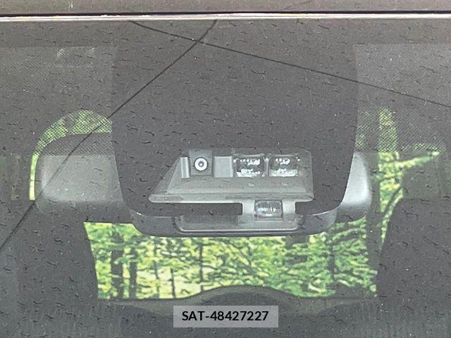 Toyota VOXY 2017-08 6817925-6