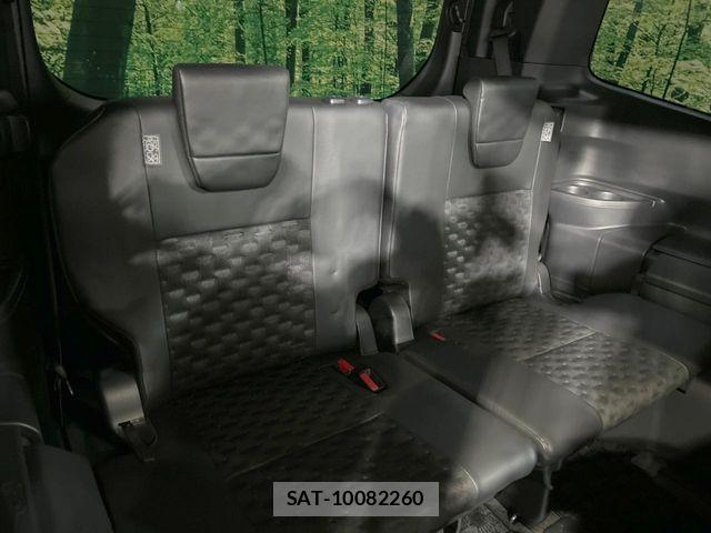 Toyota VOXY 2023-05 6817892-9