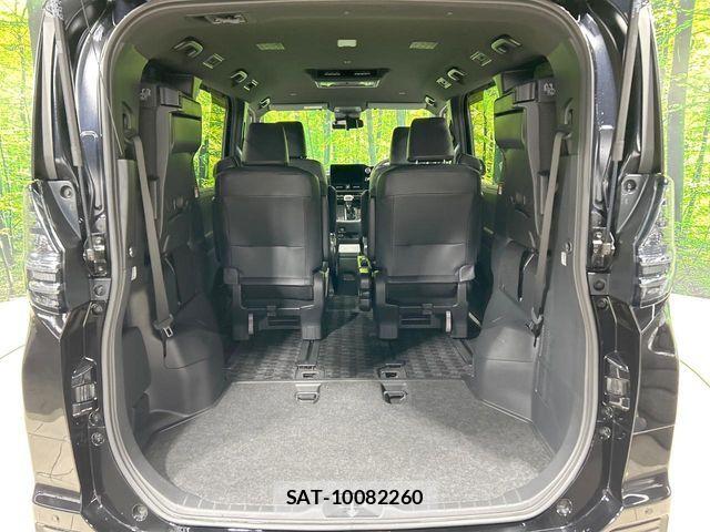 Toyota VOXY 2023-05 6817892-10