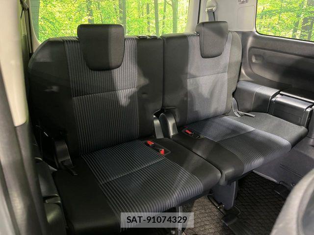 Toyota VOXY 2015-02 6817927-9