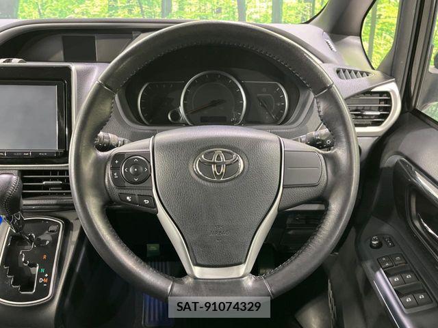 Toyota VOXY 2015-02 6817927-11