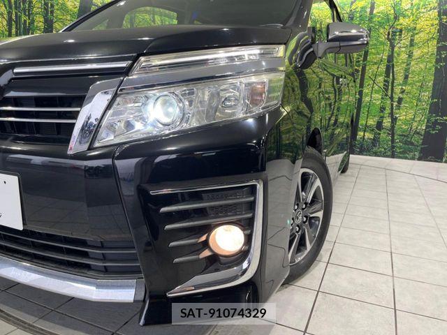 Toyota VOXY 2015-02 6817927-12
