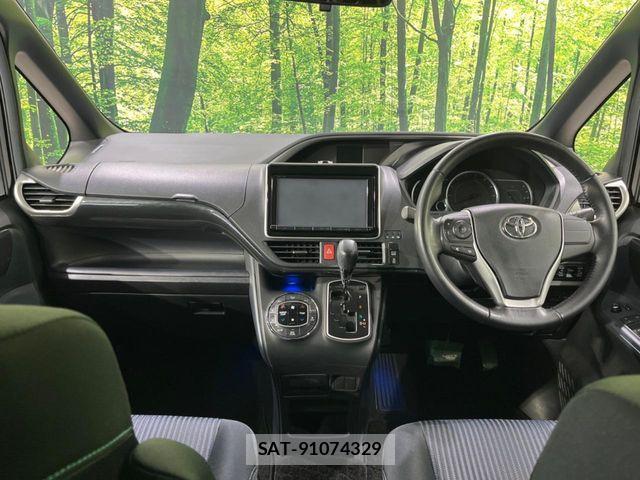 Toyota VOXY 2015-02 6817927-1