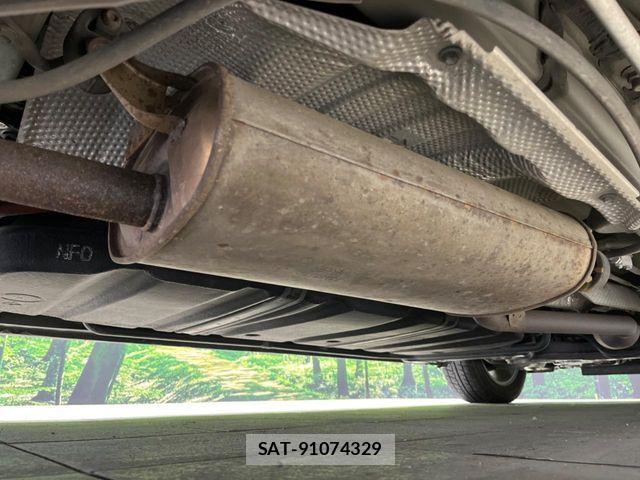 Toyota VOXY 2015-02 6817927-19