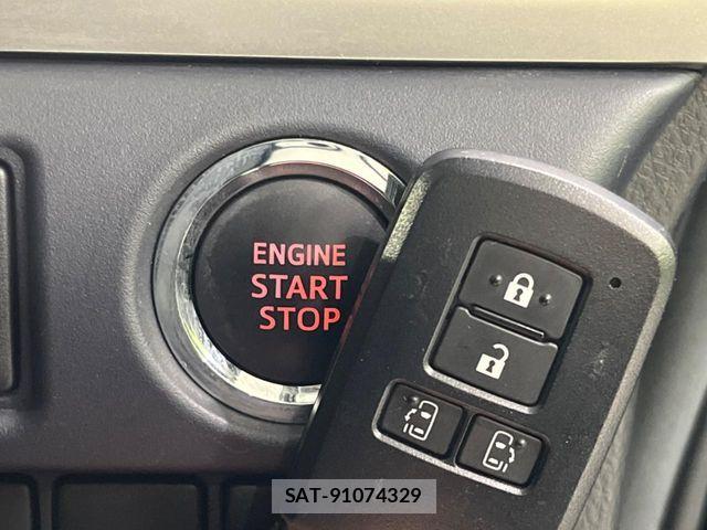 Toyota VOXY 2015-02 6817927-4