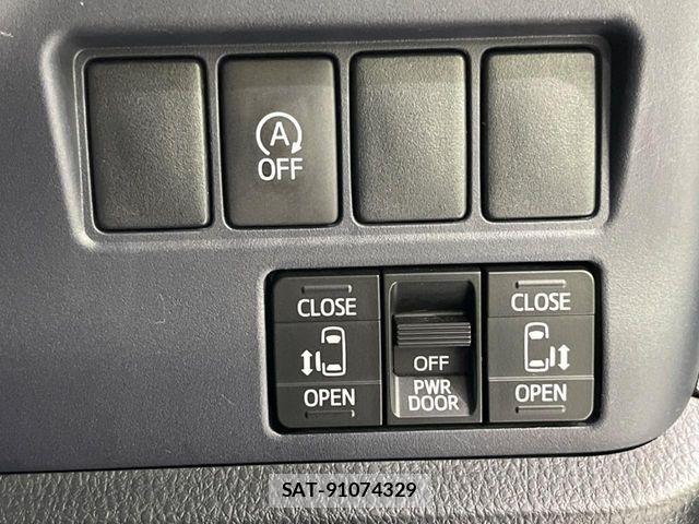 Toyota VOXY 2015-02 6817927-5