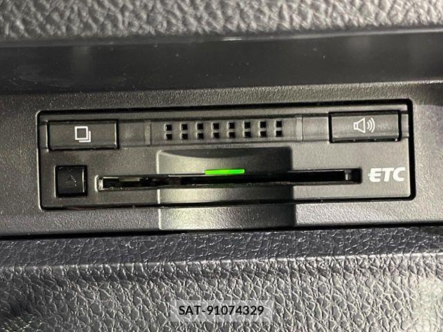 Toyota VOXY 2015-02 6817927-6