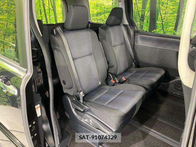 Toyota VOXY 2015-02 6817927-8