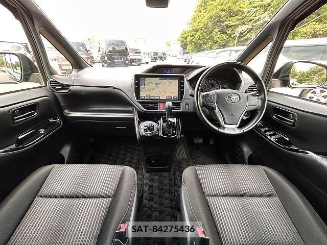 Toyota VOXY 2017-09 6817921-1