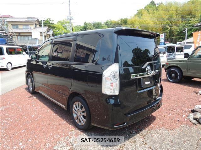 Toyota VOXY 2013-05 6817964-11