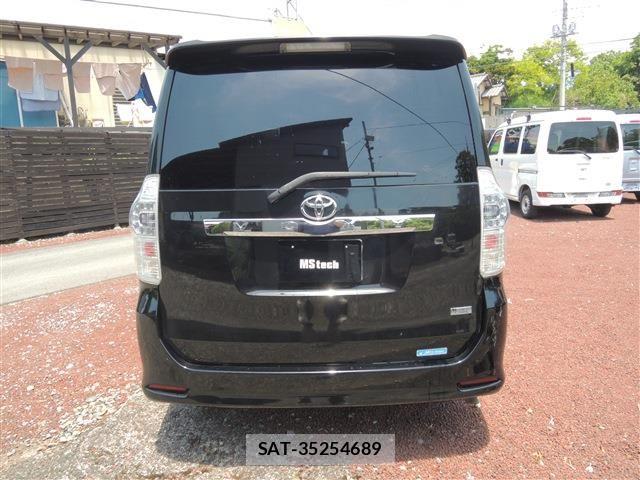Toyota VOXY 2013-05 6817964-12