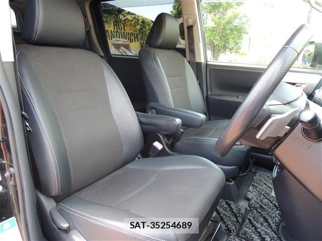 Toyota VOXY 2013-05 6817964-18