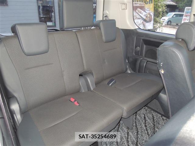 Toyota VOXY 2013-05 6817964-20
