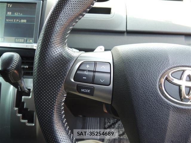 Toyota VOXY 2013-05 6817964-28