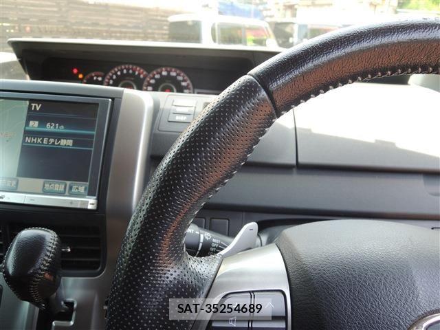 Toyota VOXY 2013-05 6817964-29