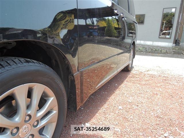 Toyota VOXY 2013-05 6817964-6