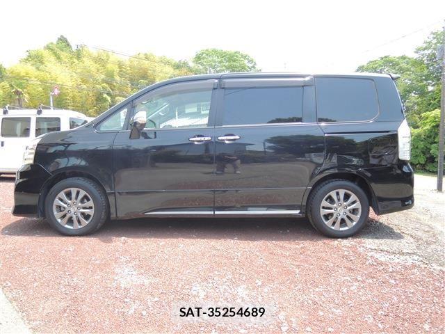Toyota VOXY 2013-05 6817964-8