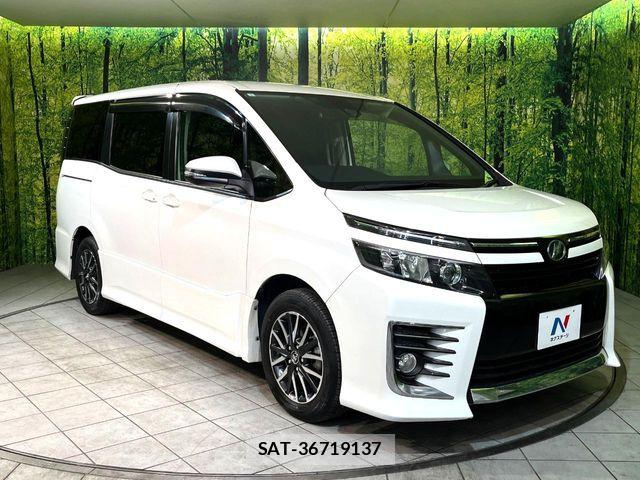 Toyota VOXY 2017-04 6817946-16
