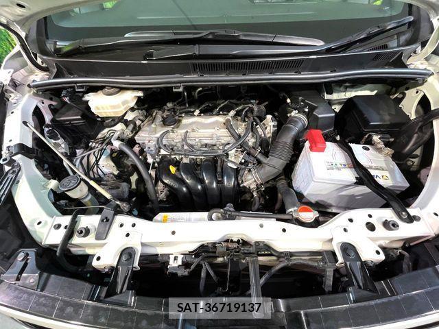 Toyota VOXY 2017-04 6817946-18
