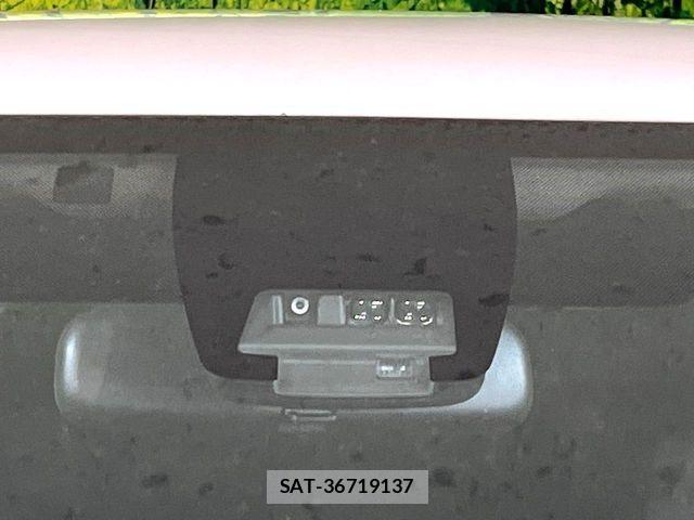 Toyota VOXY 2017-04 6817946-2