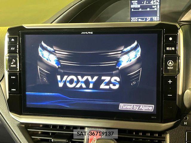 Toyota VOXY 2017-04 6817946-3