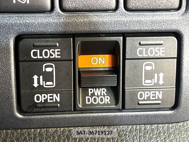 Toyota VOXY 2017-04 6817946-6