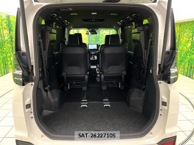 Toyota VOXY 2024-04 6817888-9