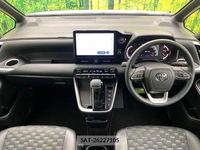 Toyota VOXY 2024-04 6817888-1