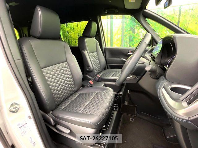 Toyota VOXY 2024-04 6817888-6