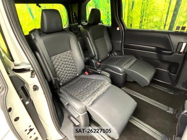 Toyota VOXY 2024-04 6817888-7