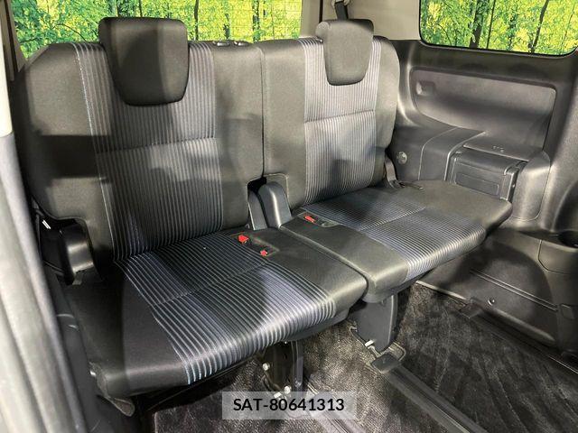 Toyota VOXY 2016-09 6817948-9