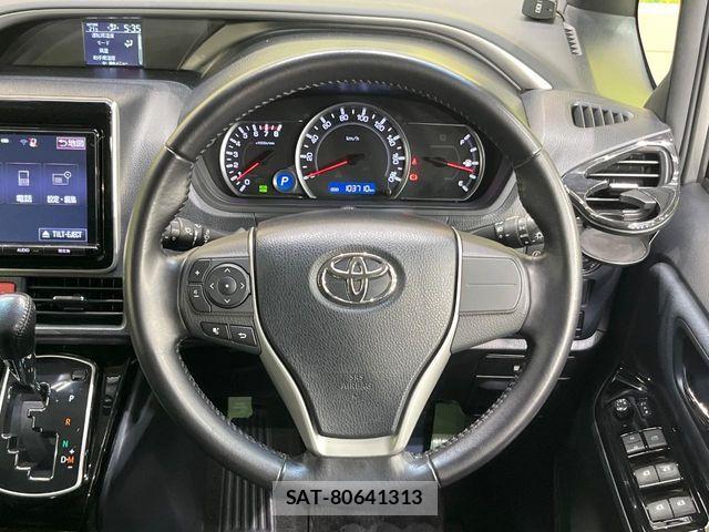 Toyota VOXY 2016-09 6817948-11