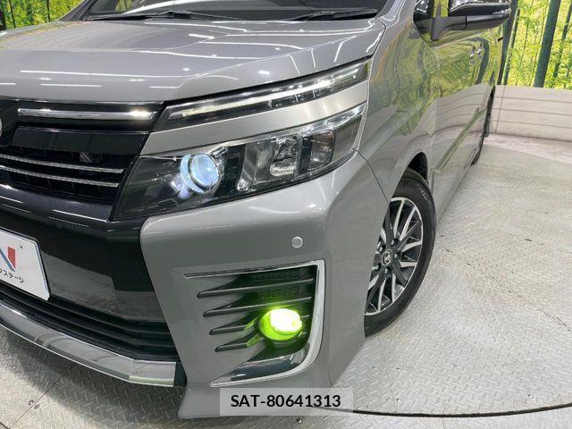Toyota VOXY 2016-09 6817948-12