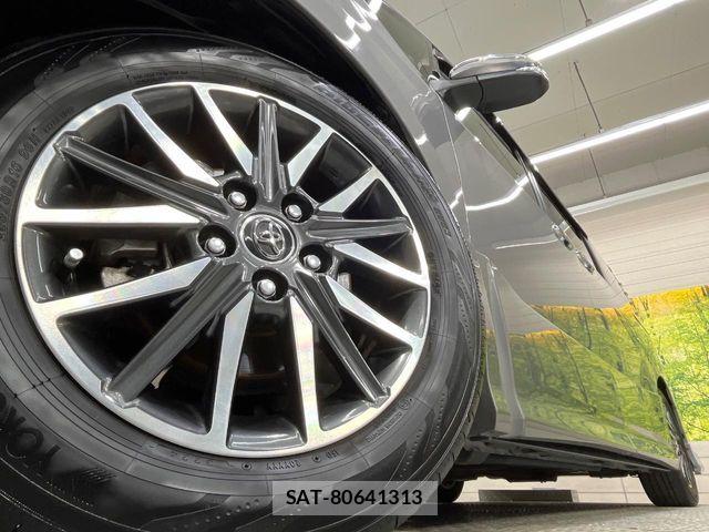 Toyota VOXY 2016-09 6817948-13