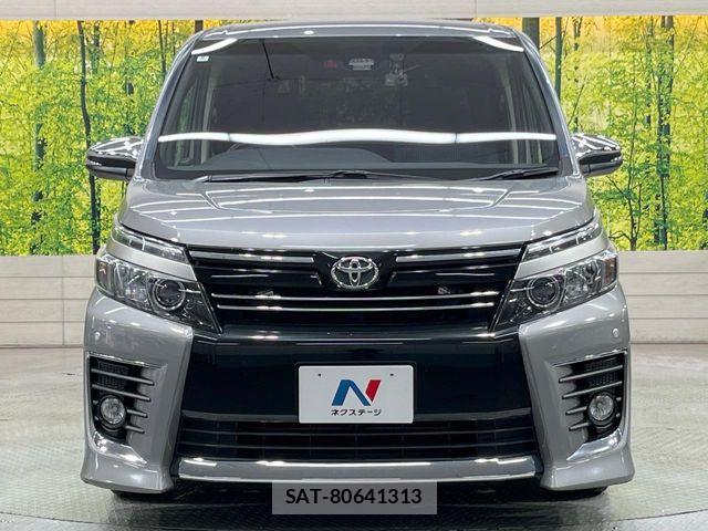 Toyota VOXY 2016-09 6817948-14