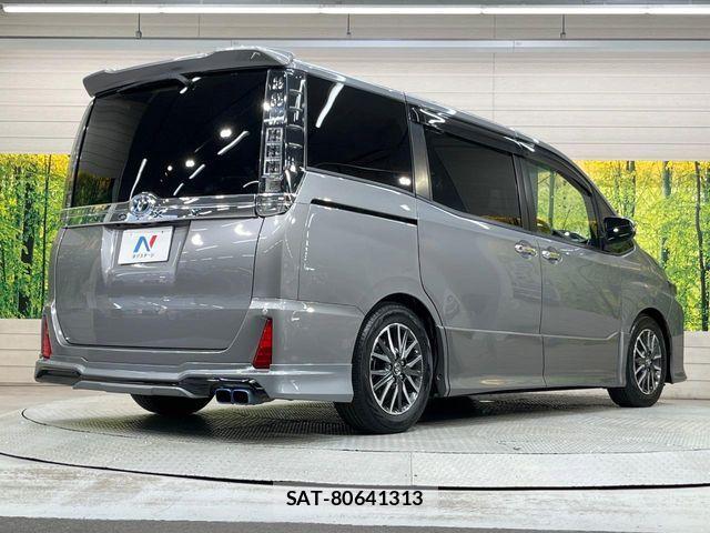Toyota VOXY 2016-09 6817948-16