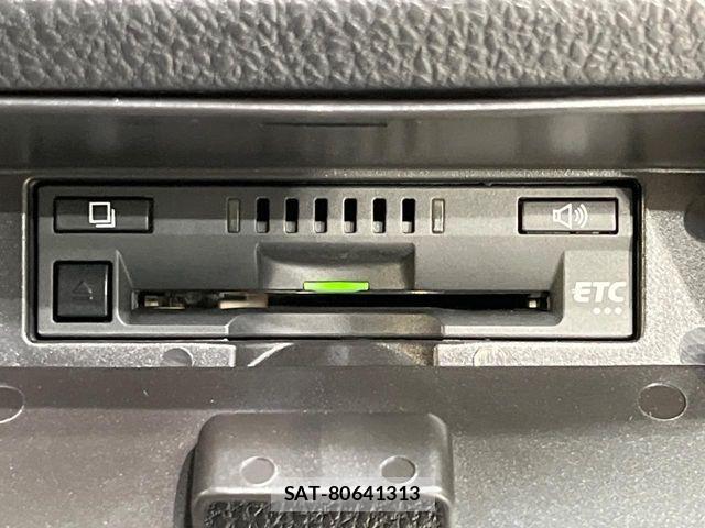 Toyota VOXY 2016-09 6817948-6