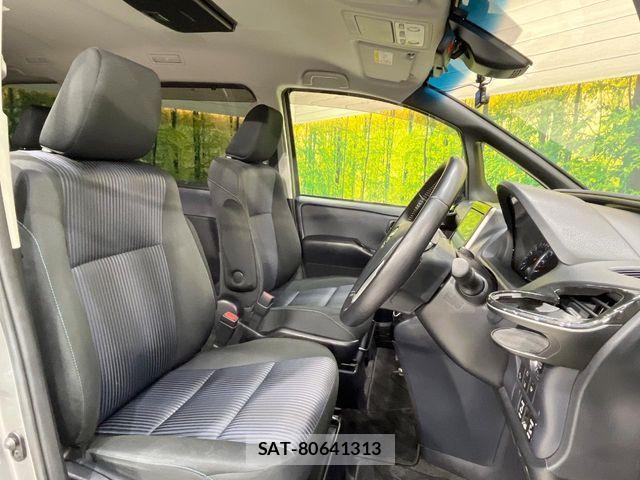 Toyota VOXY 2016-09 6817948-7