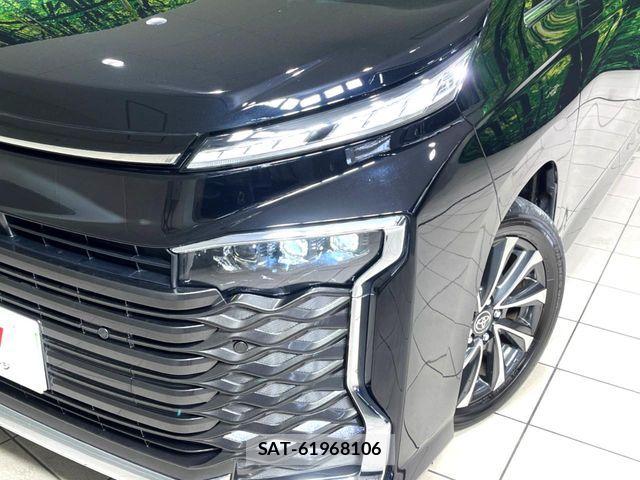 Toyota VOXY 2024-02 6817893-12