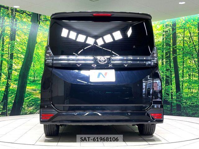 Toyota VOXY 2024-02 6817893-15