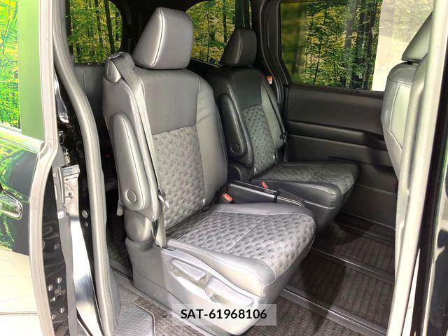 Toyota VOXY 2024-02 6817893-8