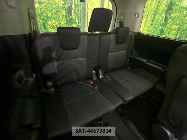 Toyota VOXY 2015-09 6817947-9