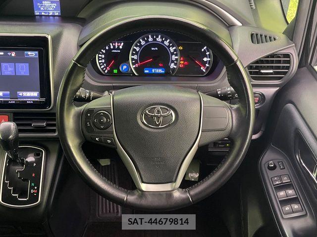 Toyota VOXY 2015-09 6817947-11