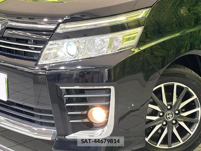 Toyota VOXY 2015-09 6817947-12