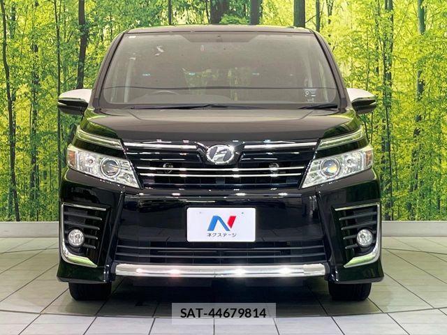 Toyota VOXY 2015-09 6817947-14