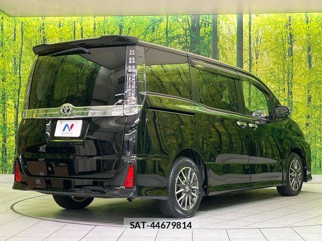 Toyota VOXY 2015-09 6817947-17