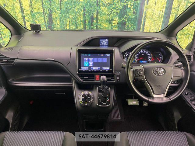 Toyota VOXY 2015-09 6817947-1