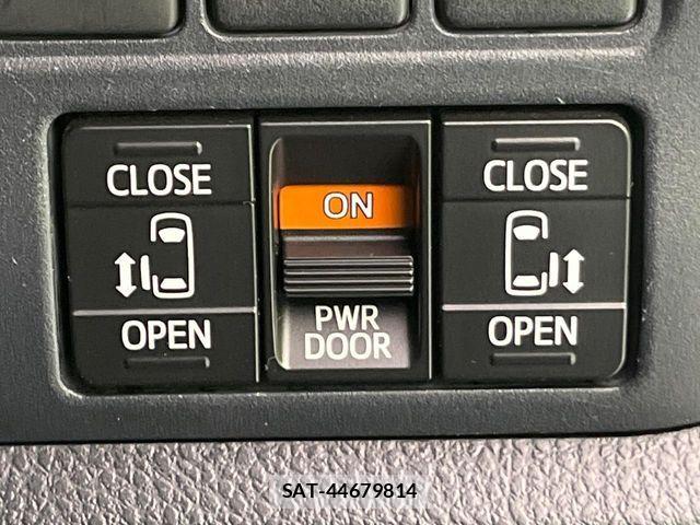 Toyota VOXY 2015-09 6817947-5