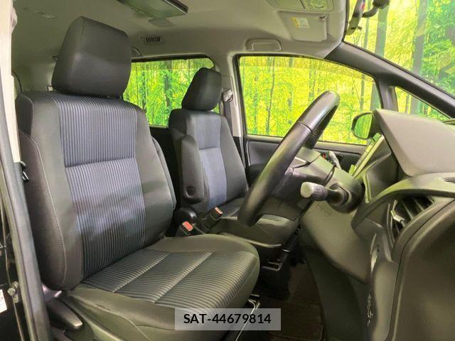 Toyota VOXY 2015-09 6817947-7