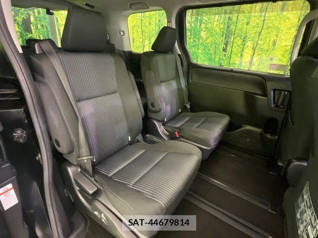 Toyota VOXY 2015-09 6817947-8